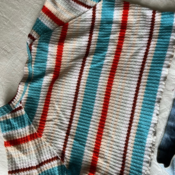 Striped Knit Crop Top - Picture 2 of 3